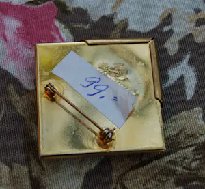 Langani - Parelmoerbroche met markesietjes, staafjes zilver en goudkleurig metaal kopen? Bied vanaf 45!