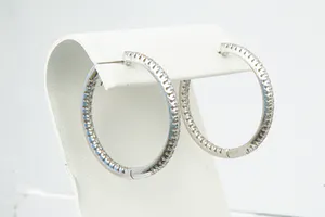 Exclusief paar massief 14 Krt witgoud & diamanten oorstekers - 0.80ct E/VS kopen? Bied vanaf 580!