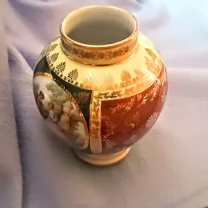 AcheterDW Karlsbader Porzellan - Vase Josef Kuba JKW Dekor Karlsbad handbemalt Galante Szene 40er Jahre? Enchérissez de 85!