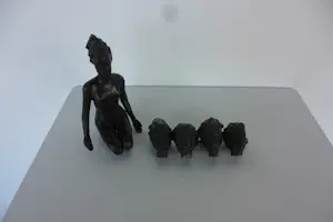 Mieke Oldenburg - Twee bronzen beeldjes, Vrouwfiguur / hoofden kopen? Bied vanaf 150!