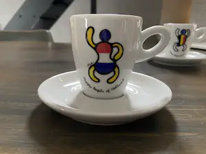 Berry Martens - Happy People Of The World | 2x kop schotel porselein NL + JAP kopen? Bied vanaf 1!