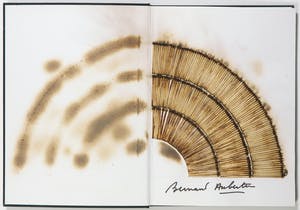 Bernard Aubertin - Verbrande lucifers op opengeslagen boek, Il fuoco e il Rosso - Ingelijst kopen? Bied vanaf 350!