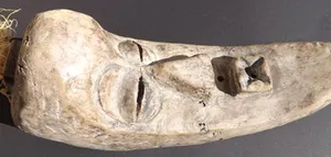 Congo - NGeende houten gezichtsmasker kopen? Bied vanaf 1!