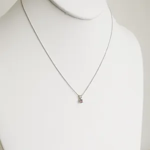 0.27ct Sapphire Pendant with chain kopen? Bied vanaf 140!