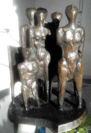 Brons (Onbekend) - Man vrouwen en kind in omheining kopen? Bied vanaf 109!