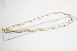 94 - Prachtig 18krt gouden Bi-color halssieraad - gefaseerd afgewerkt kopen? Bied vanaf 810!