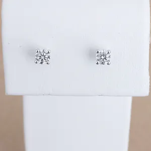 0.61 ct Diamond Solitaire Earrings kopen? Bied vanaf 360!