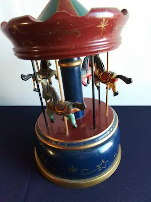 Niet of onleesbaar gesigneerd - Prachtige antieke houten kermis carrousel met muziek kopen? Bied vanaf 1!