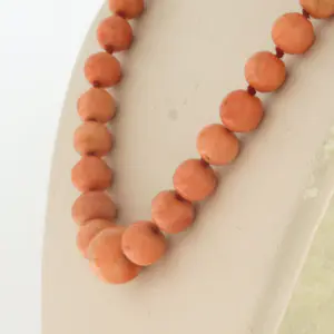 Zilveren slot aan een koraal kralen collier - 50 cm lang kopen? Bied vanaf 160!