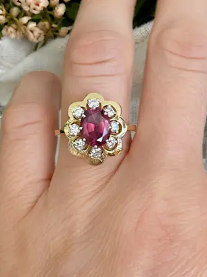 18 Kt. Geelgouden cocktailring met 1,80 ct granaat en diamanten kopen? Bied vanaf 900!