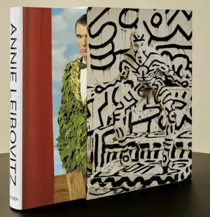 Annie Leibovitz - foto (gesigneerd) + boek (omslag van Keith Haring!) kopen? Bied vanaf 995!