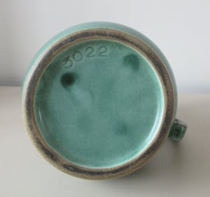 Curiosa - Art Deco aardewerk kan met bronsgroen glazuur model 3022 kopen? Bied vanaf 1!