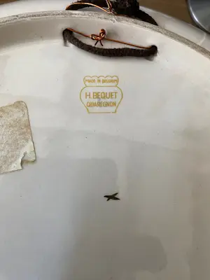 Faience Hubert Bequet - Vintage handgeschilderde schaal/wandbord van Hubert Bequet. kopen? Bied vanaf 45!