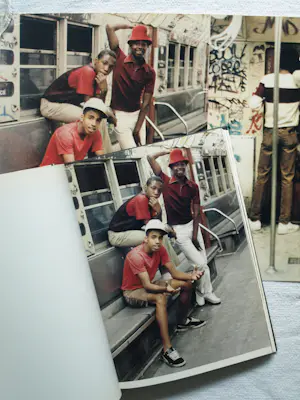 Jamel Shabazz - Gesigneerde foto (4 foto’s op 1 blad) + gesigneerd fotoboek “Back in The Days” kopen? Bied vanaf 250!