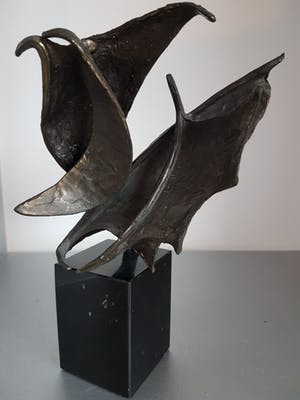 Bernadette Leijdekkers - Brons beeld " de wind in de zeilen " kopen? Bied vanaf 50!