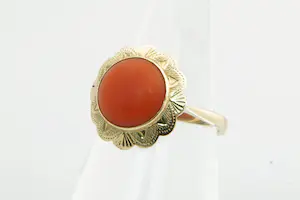 94 - Klassieke 14krt geelgouden ring met grote cabuchon geslepen bloedkoraal. kopen? Bied vanaf 90!
