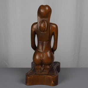 Niet of onleesbaar gesigneerd - Zeer fraai houten vrouwen beeld "Amsterdamse school". kopen? Bied vanaf 1!