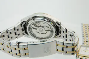 56 - Stalen bicolor Heren en Dames polshorloges met band Seiko kopen? Bied vanaf 30!