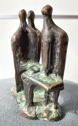 Wim Rijvers - Drie figuren met tafel, bronzen beeld kopen? Bied vanaf 150!