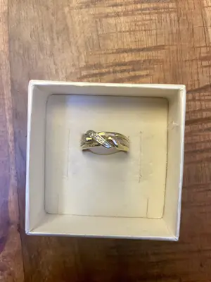 Gouden ring met briljant kopen? Bied vanaf 75!