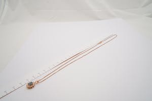 2537 - 14 Krt rose-gouden dames Halssierraad met diamanten hanger - 0.40ct kopen? Bied vanaf 220!