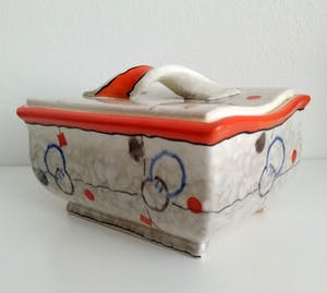 Niet of onleesbaar gesigneerd - Art Deco, keramiek, bewaardoos uit ca 1920 kopen? Bied vanaf 1!