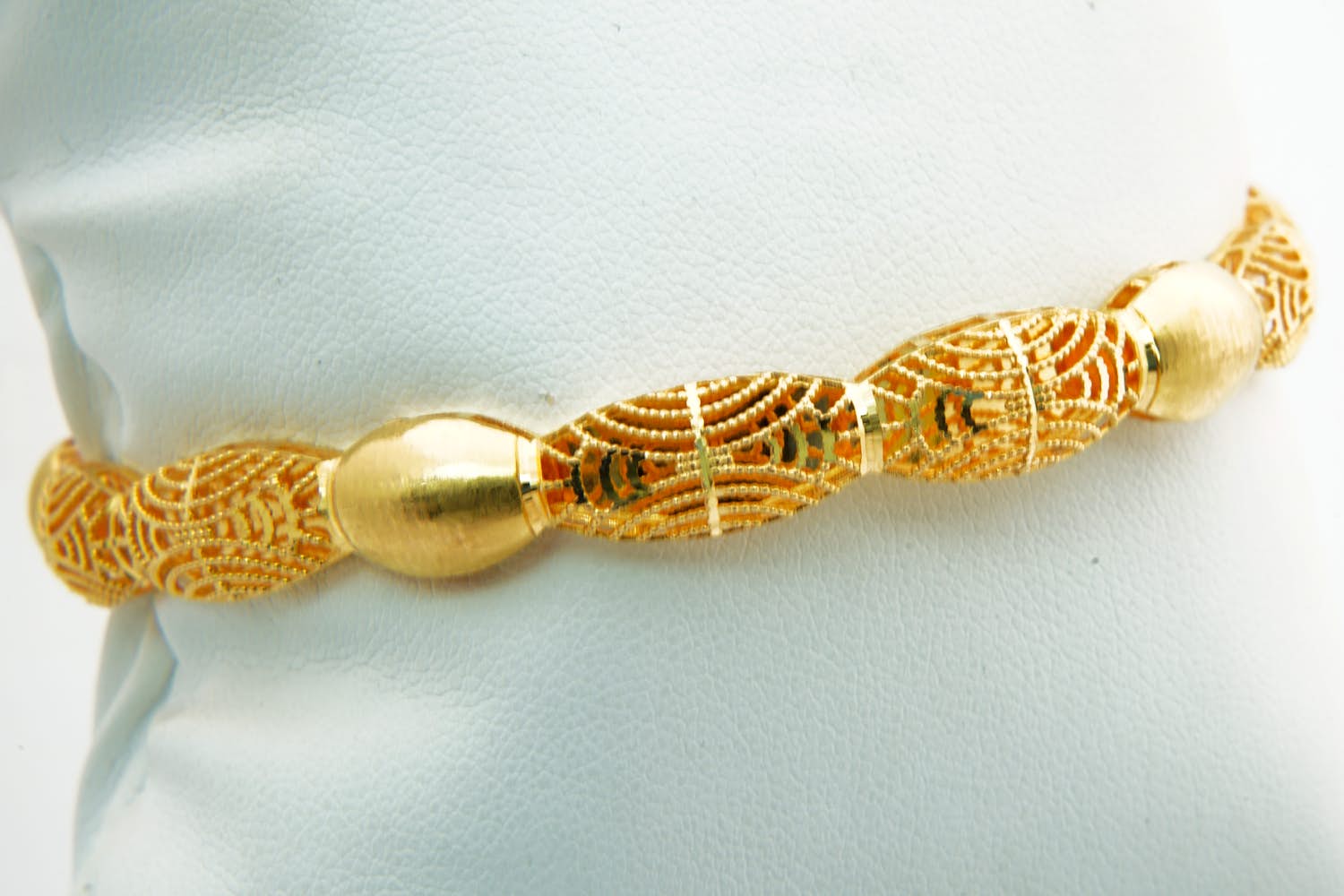 50-  Fraai bewerkte 20kt gouden armband - Arabisch filigrain - gefaseerd model kopen? Bied vanaf 560!