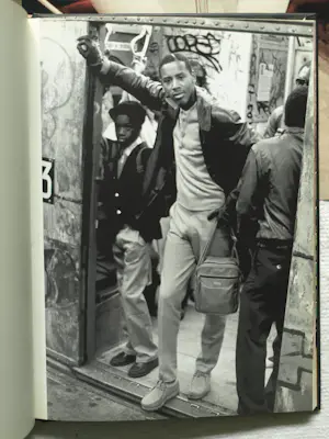 Jamel Shabazz - Gesigneerde foto (4 foto’s op 1 blad) + gesigneerd fotoboek “Back in The Days” kopen? Bied vanaf 250!