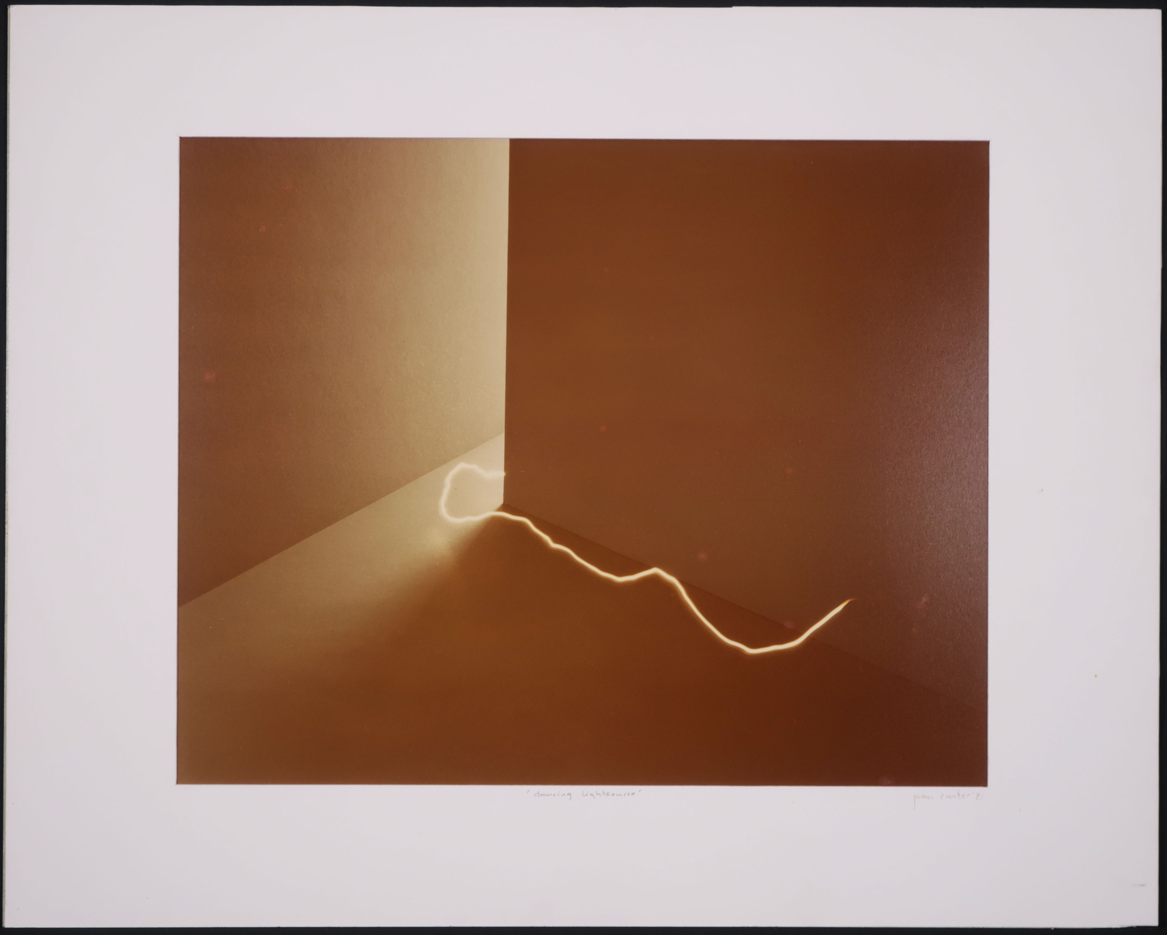 Jean Ruiter - C-print, Dancing lightsource kopen? Bied vanaf 20!