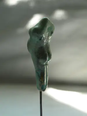 Niet of onleesbaar gesigneerd - Keramieken beeldje , Torso in Verwachting , Vruchtbaarheids-beeldje kopen? Bied vanaf 1!