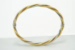 41 - Charmante 18 karaats gouden tri-color "gevlochten" dames armband kopen? Bied vanaf 415!