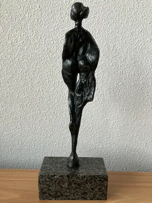 Brons (Onbekend) - Prachtig bronzen beeld van vrouw. kopen? Bied vanaf 85!