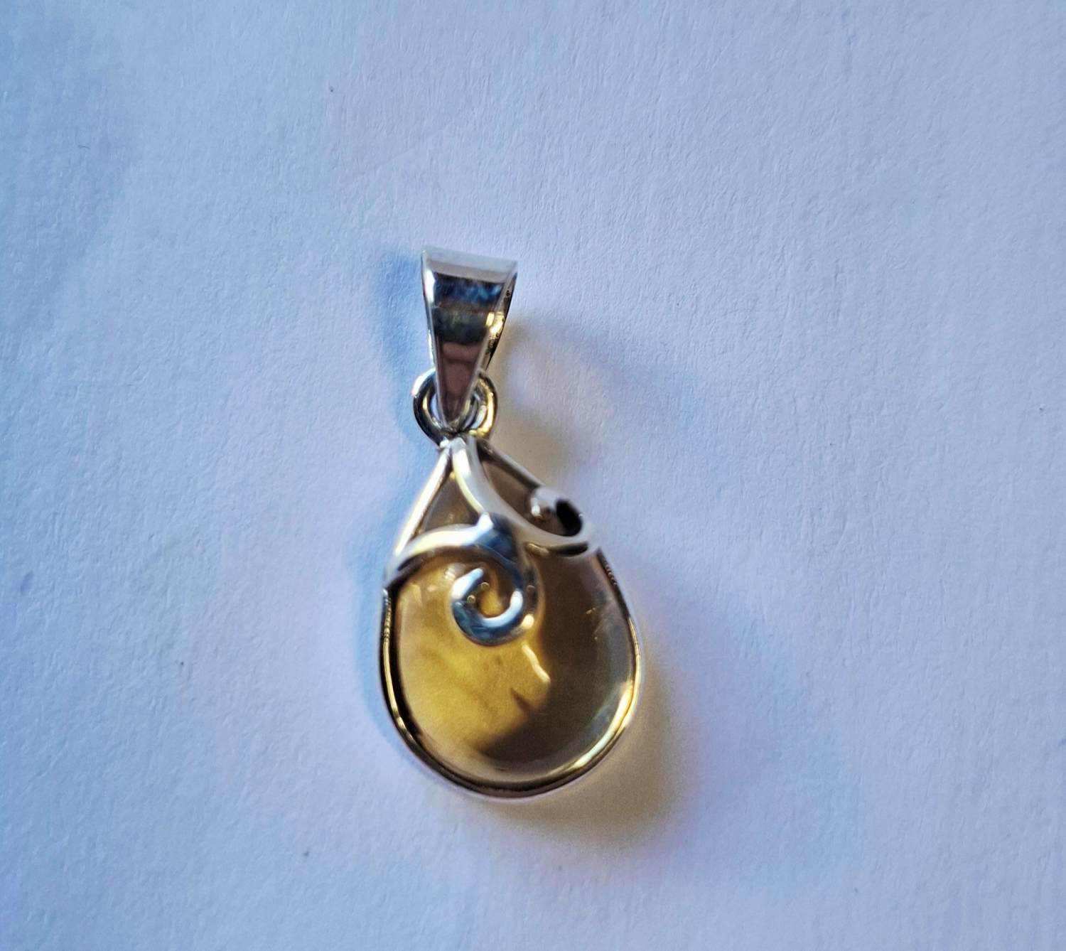 Nieuw  zilveren hanger 925 gezet met druppelvormig  Citrien edelsteen. kopen? Bied vanaf 40!