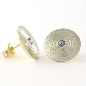 Goud met platina oorknoppen bezet met saffier 5.3 gram kopen? Bied vanaf 625!