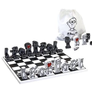 Keith Haring - Schaakspel met 3D vernist houten schaakstukken ,gesigneerd kopen? Bied vanaf 95!