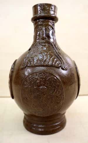 Baardmankruik met stempels verkocht voor € 95!