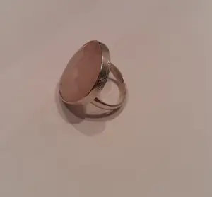 Nieuwe zilveren ring met ovale facetgeslepen rozenkwarts kopen? Bied vanaf 65!