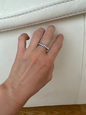 Acheter18 kt witgouden alliance ring met diamanten ca 0,70 crt? Enchérissez de 750!