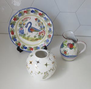 Faience  ( st Michel) Moustiers - Henriot Quimper, Faience de Moustier, Menegatti Firenze - Drie stuks Frans en It kopen? Bied vanaf 1!