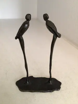 Corry Ammerlaan - Sculptuur “ IN GESPREK “. Gesigneerd kopen? Bied vanaf 1!