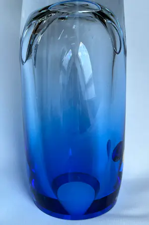 Adam Jablonski - Ornamental vase "Demure" kopen? Bied vanaf 150!