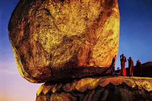 Steve McCurry - The Golden Rock - Magnum photos limited edition kopen? Bied vanaf 250!