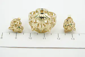 80 - Aparte opengewerkte 18krt geelgouden SET van panter ring en oorstekers kopen? Bied vanaf 400!