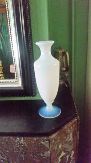 Sevres - Vaas (opaline glas) verkocht voor € 75!