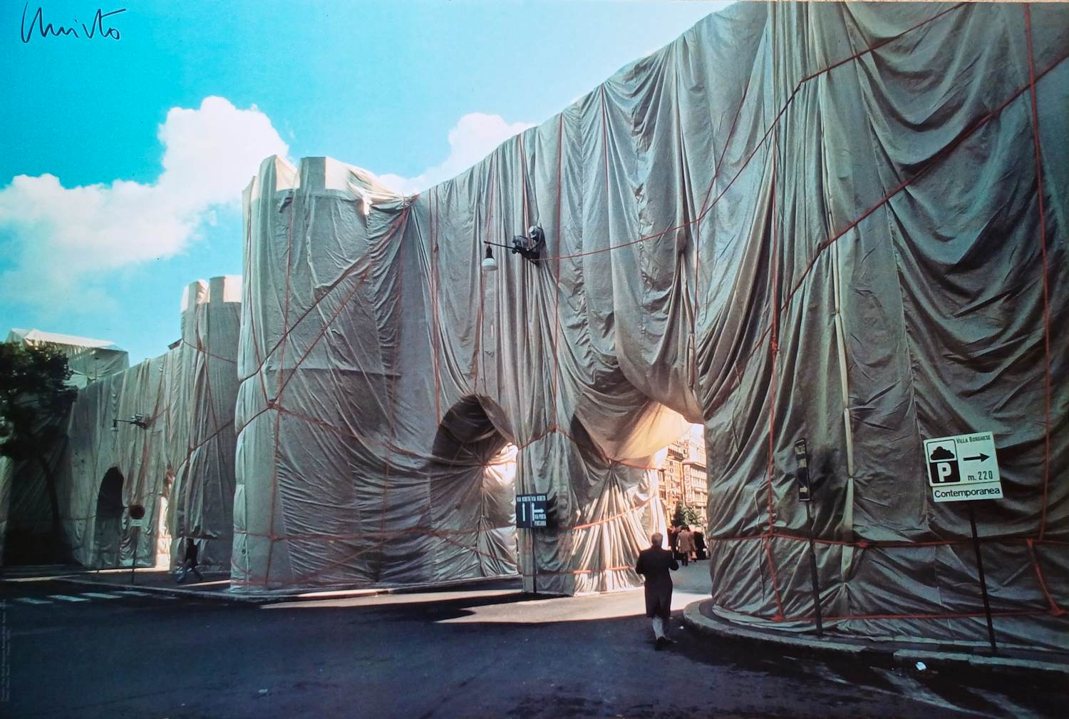 Christo - The wrapped Roman wall verkocht voor € 10!