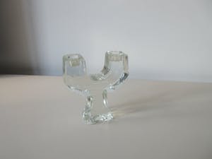 Niet of onleesbaar gesigneerd - Scandinavische ijsblok glazen twee arms kandelaar kopen? Bied vanaf 1!