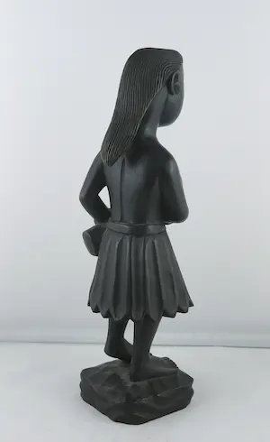 Niet of onleesbaar gesigneerd - Houten beeld, Vrouwfiguur met trommel kopen? Bied vanaf 1!