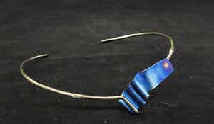 Huub Mikx - Zilveren spang-collier met wisselplaatjes verkocht voor € 1!