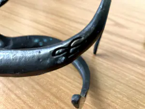 Brons (Onbekend) - Prachtig gesigneerd beeld van 3 personen " VRIENDSCHAP " LAATSTE KANS !!!!!!!!! kopen? Bied vanaf 20!