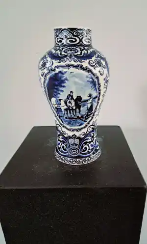 Royal Boch - Delfts Blauwe Vaas , Made for Royal Sphinx by Boch Delfts verkocht voor € 45!